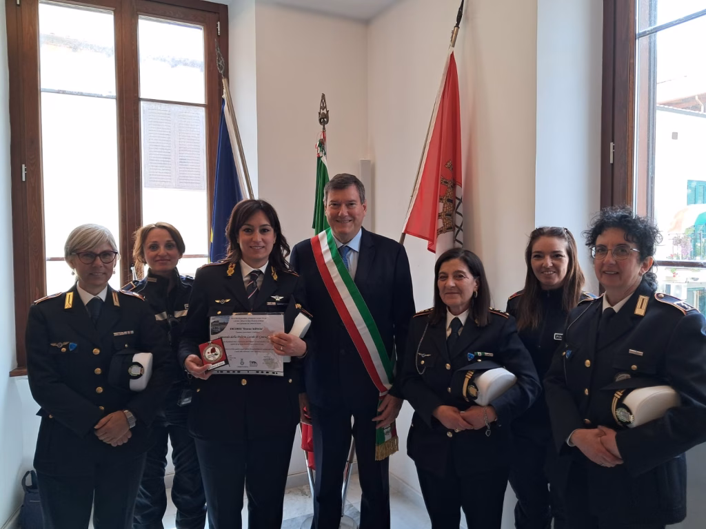Grottaferrata consegnato doppio “Encomio”. Alle figure femminili della Polizia Locale e al Luogotenente della Guardia di Finanza Giuseppe Carbone.