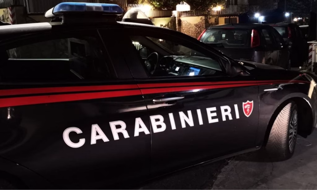 Roma, violenta lite a Colle Salario: 48enne minaccia il vicino un fucile
