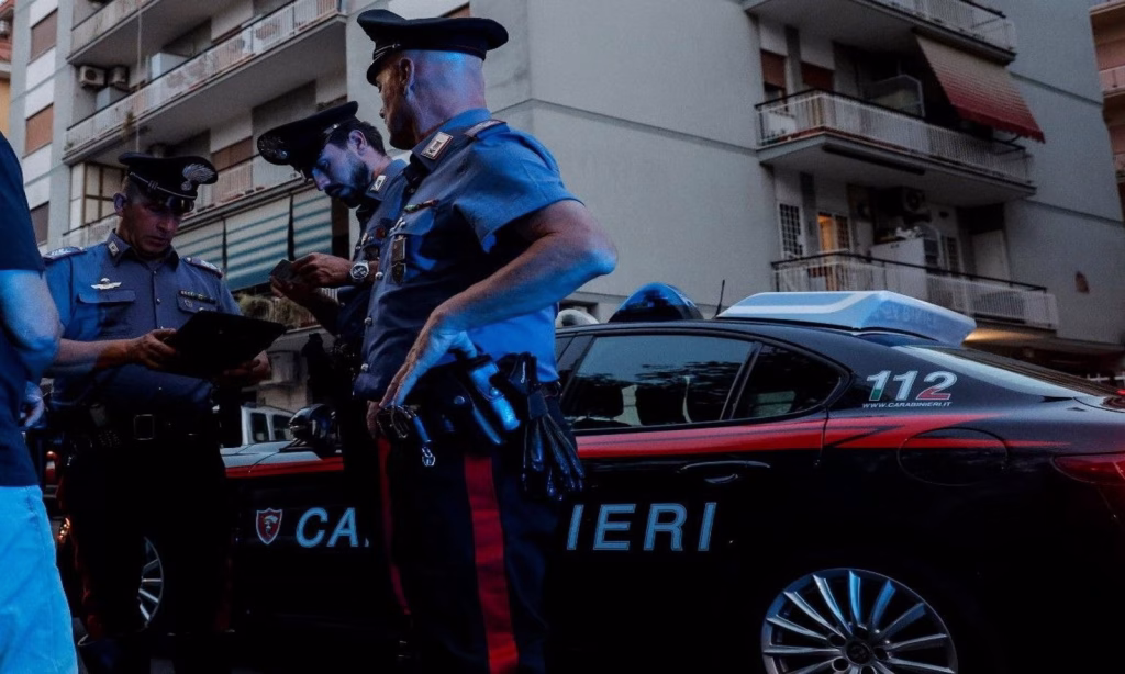 Roma, 41enne prende a bottigliate in testa la moglie a Fidene davanti al figlio di 12 anni: 38enne in pericolo di vita con polifratture al cranio