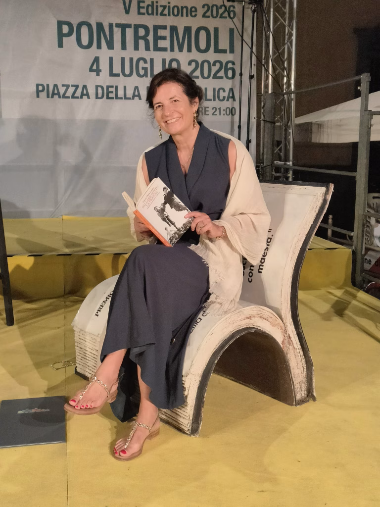Grazia Ofelia Cesaro vince la V edizione del Premio letterario “Città del Libro e della Famiglia”, con “Ballare sotto la pioggia. Famiglie, separazioni e rinascite”