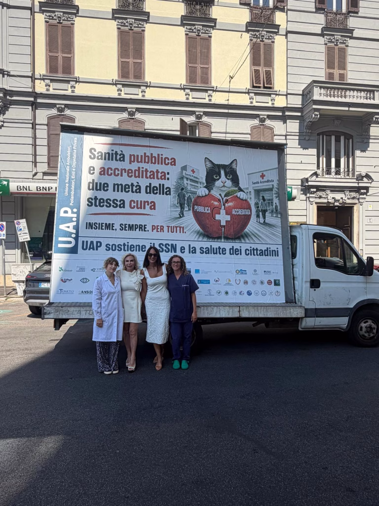 Sanità, Uap apre le vele: la protesta adesso prende il largo Le vele di UAP per informare i cittadini