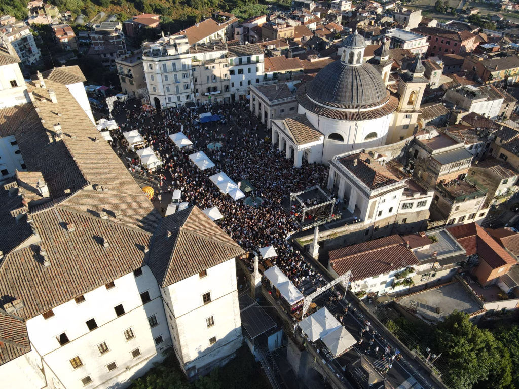 ARICCIA, SUCCESSO STRAORDINARIO PER LA 73ª SAGRA DELLA PORCHETTA IGP: TRE GIORNI TRA RECORD DI PRESENZE, GRANDE MUSICA ED ECCELLENZA ENOGASTRONOMICA