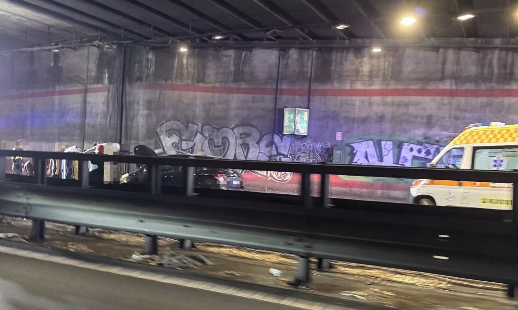 Caos traffico a Roma Nord: Tangenziale chiusa con auto ribaltata, ci sono feriti