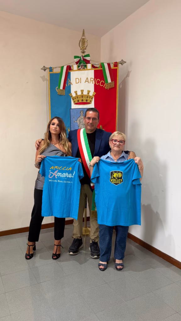 “Ariccia da Amare” anche in campo: il marchio istituzionale del Comune sulla divisa della Serie C dell’Ariccia Volley